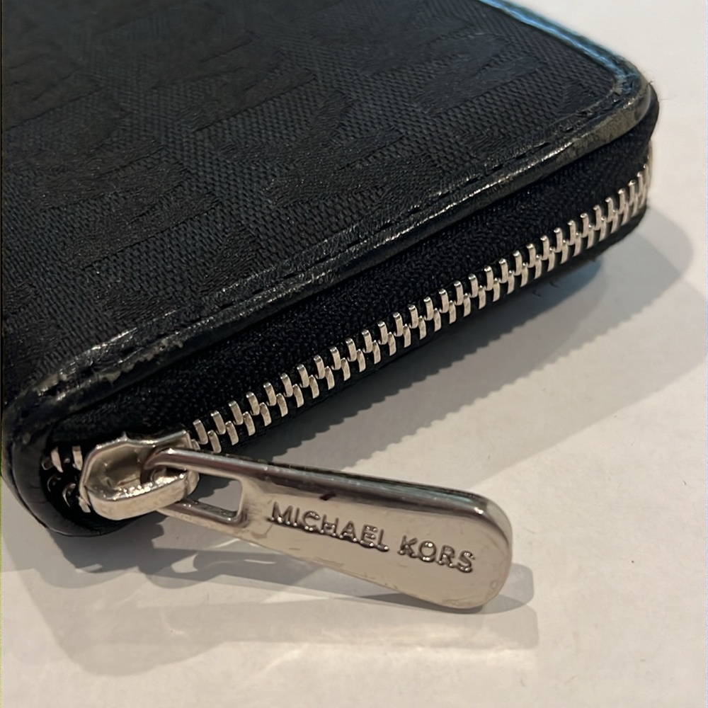 Michael Kors Wallet - Picture 4 of 12